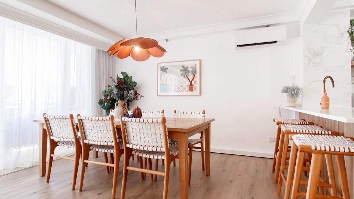 2 bedroom unit in Burleigh - dining area