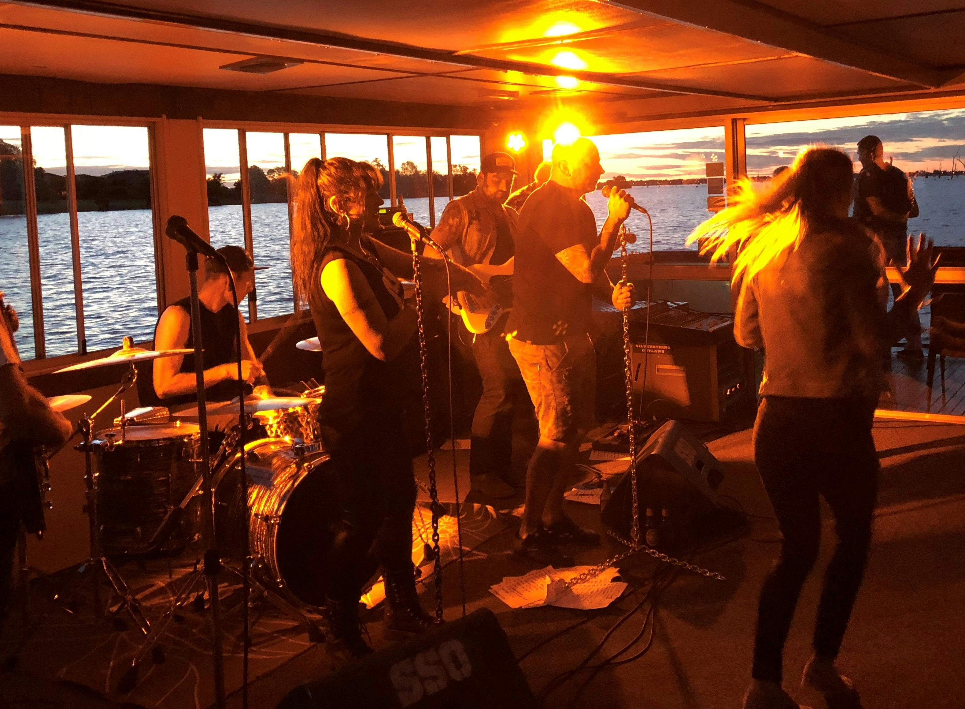 Paradise Queen - live music