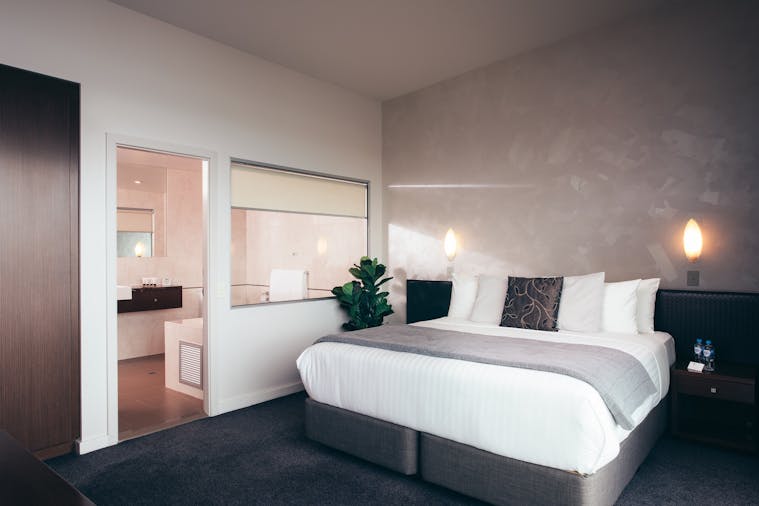 LUXURY OCEAN VIEW BALCONY SUITE