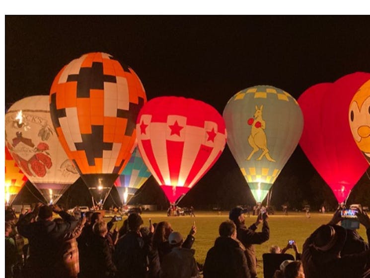 Cabonne Community Balloon Glow