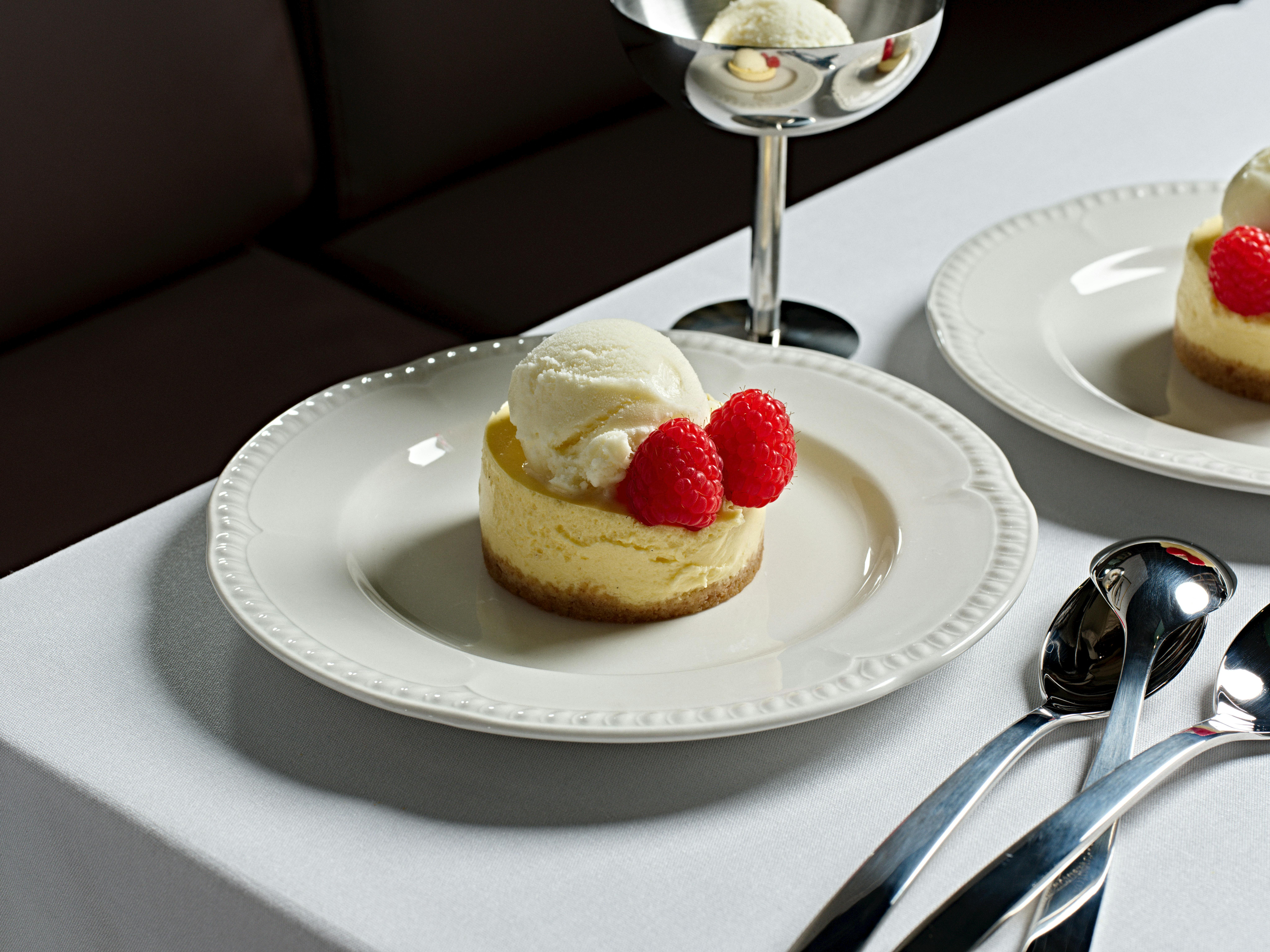 纽约芝士蛋糕配香草冰淇淋