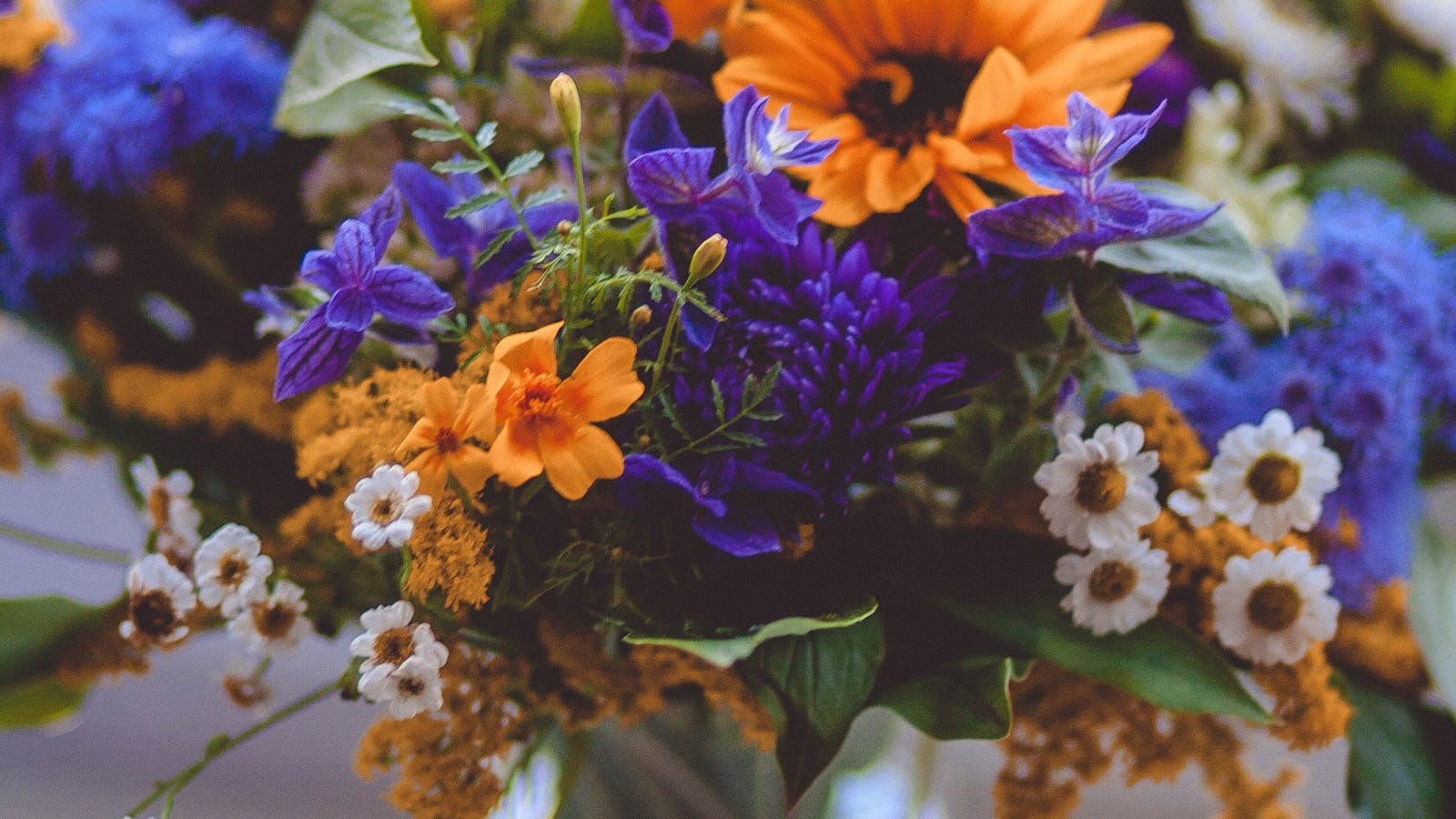 Image for Flower Arranging with Seasonal Flowers