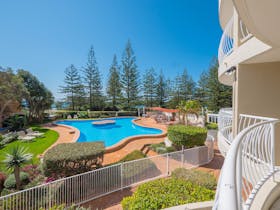 Burleigh Surf Beachfront Apartments