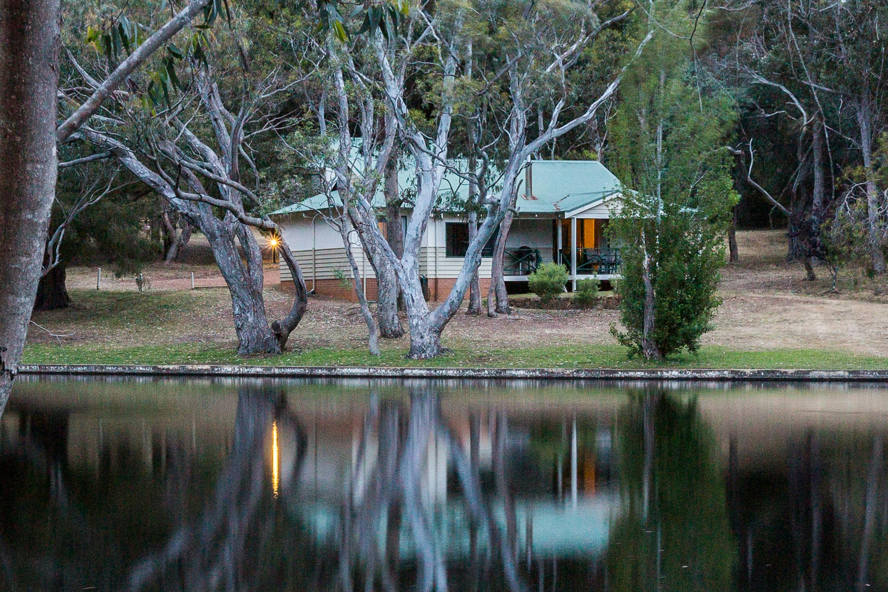 Kingfisher Lake View Spa Chalet