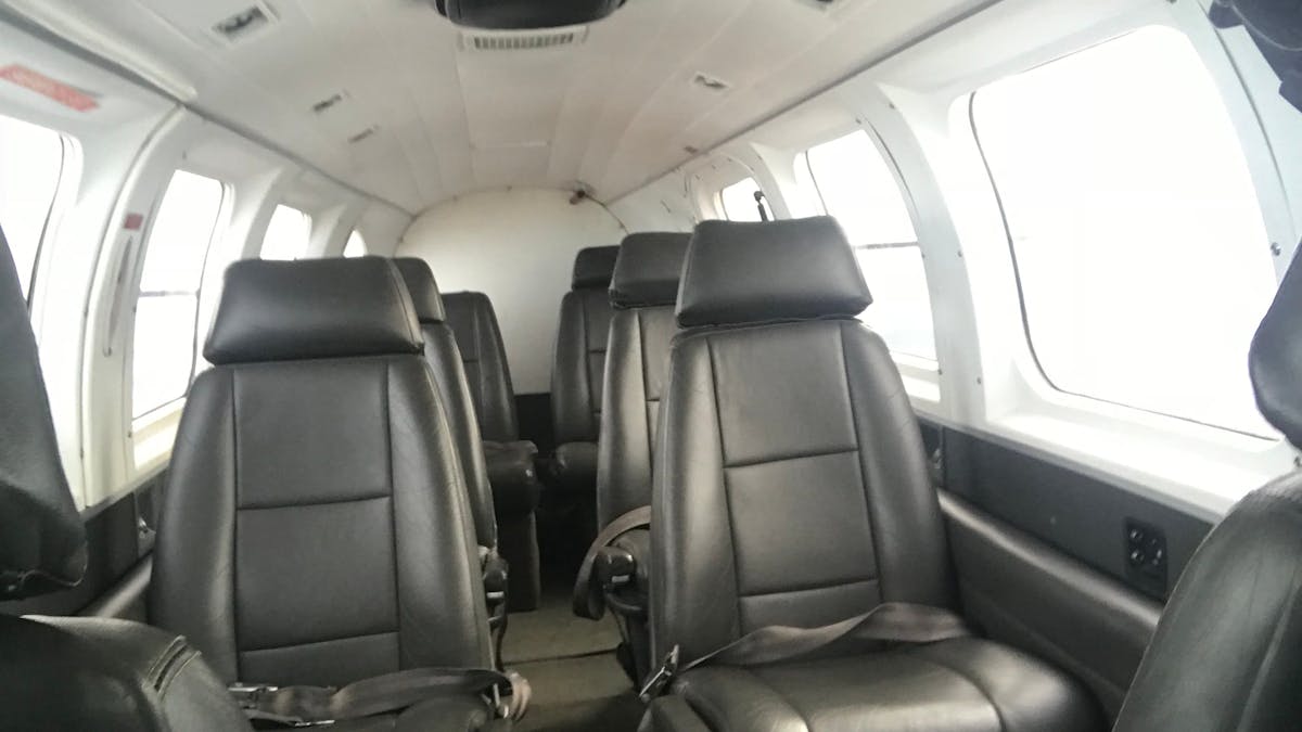 Piper Chieftain seating