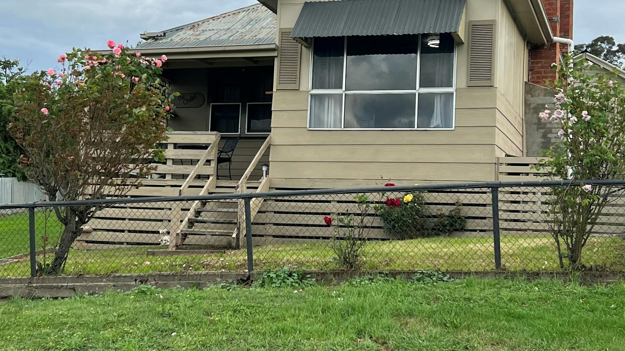 Front view of Omeo Miners Cottage