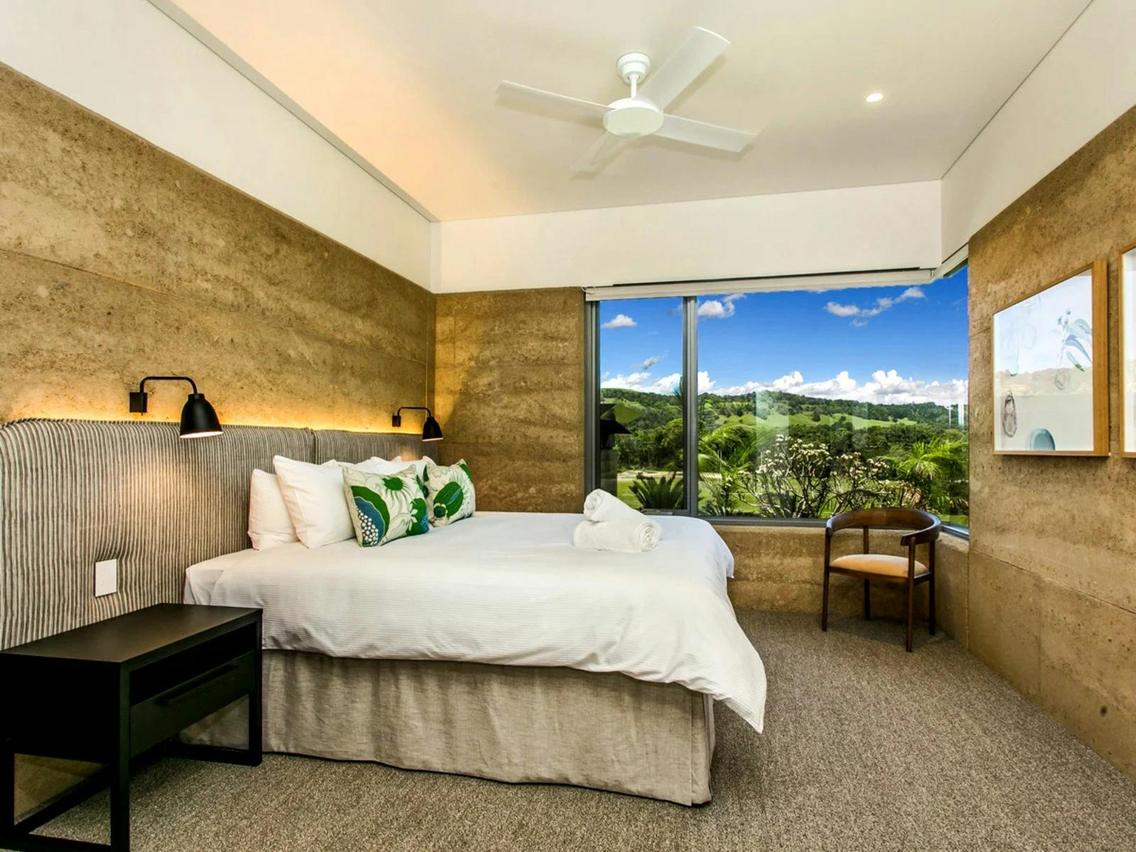Splittable king bedroom with an adjoining ensuite offering a truly luxurious resort-style experience