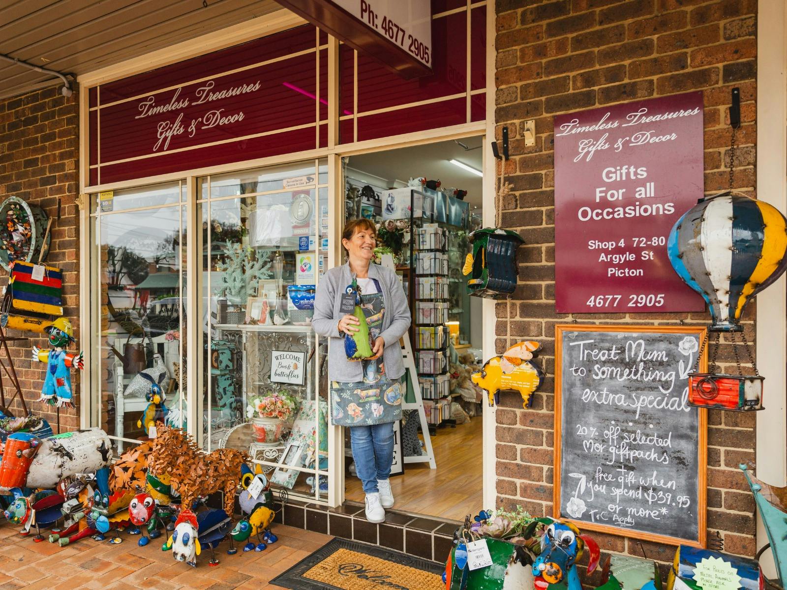 시대를 초월한 보물 선물 및 장식