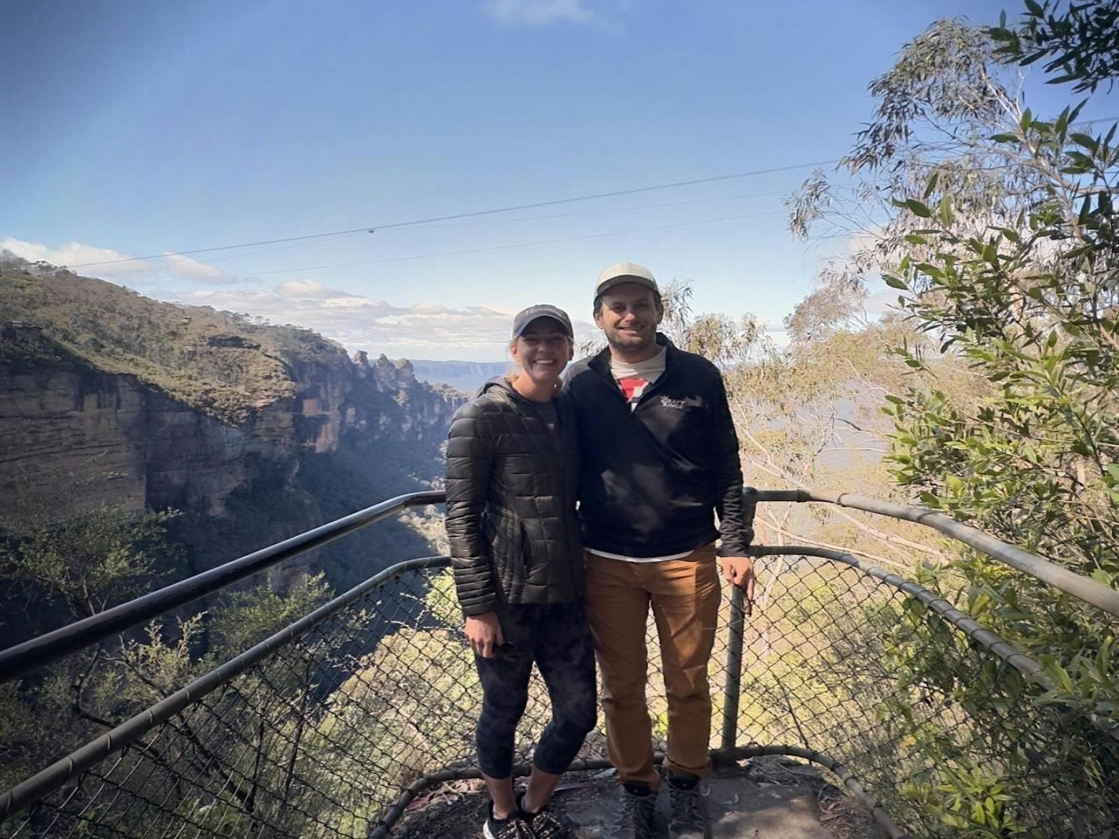 Private Tour, Couple standing at lookout at Jamison Valley in the Blue Mountains