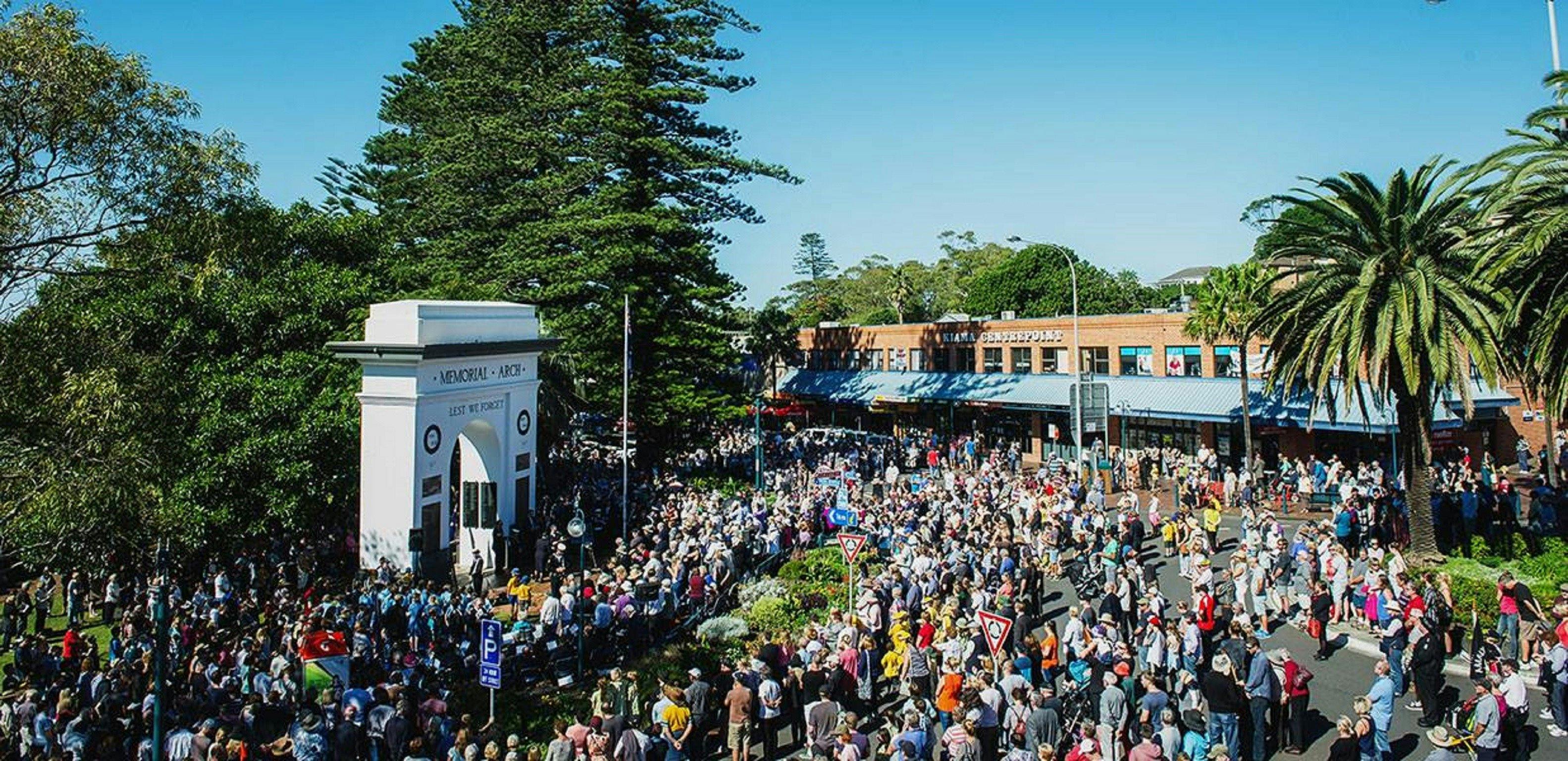 Kiama War Memorial Arch and Gordon Grellman Wall of Remembrance