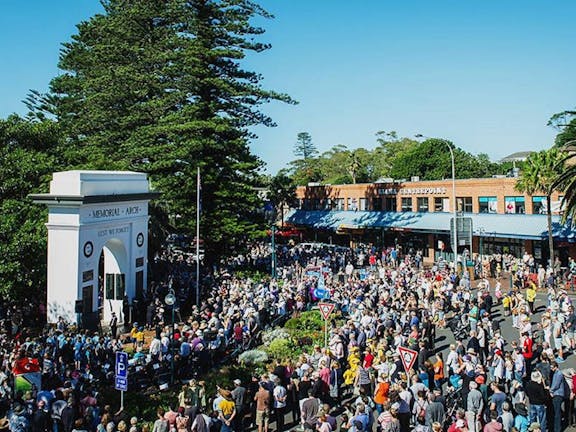 Kiama War Memorial Arch and Gordon Grellman Wall of Remembrance