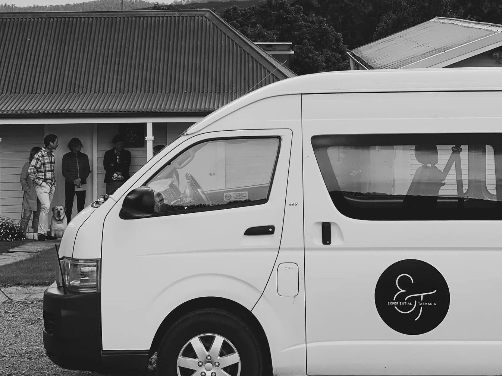 tour bus at vineyard