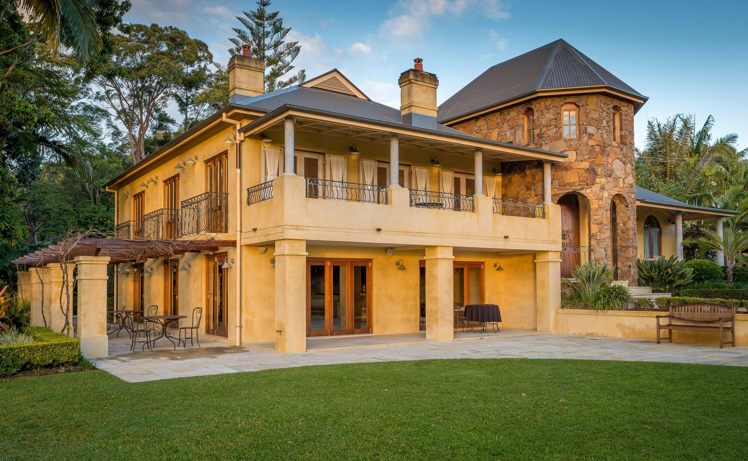 Victoria's At Ewingsdale