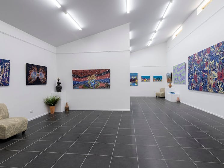 Gawura Gallery exhibits Aboriginal Art and Fine Arts