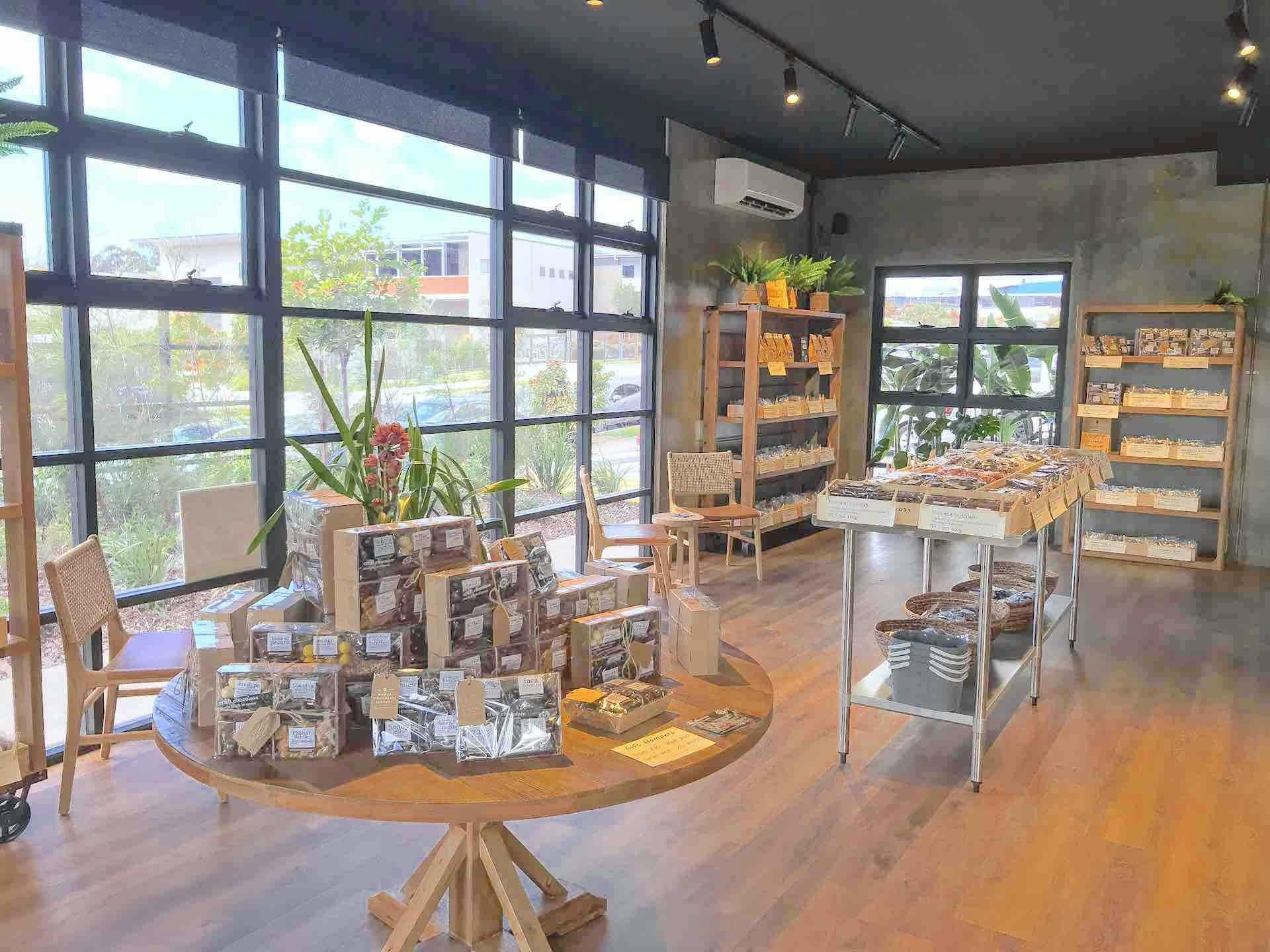 Secrets of Noosa Tour with Oceanview Lunch, Lookout, Art, Nature, History & Noosa River Ferry