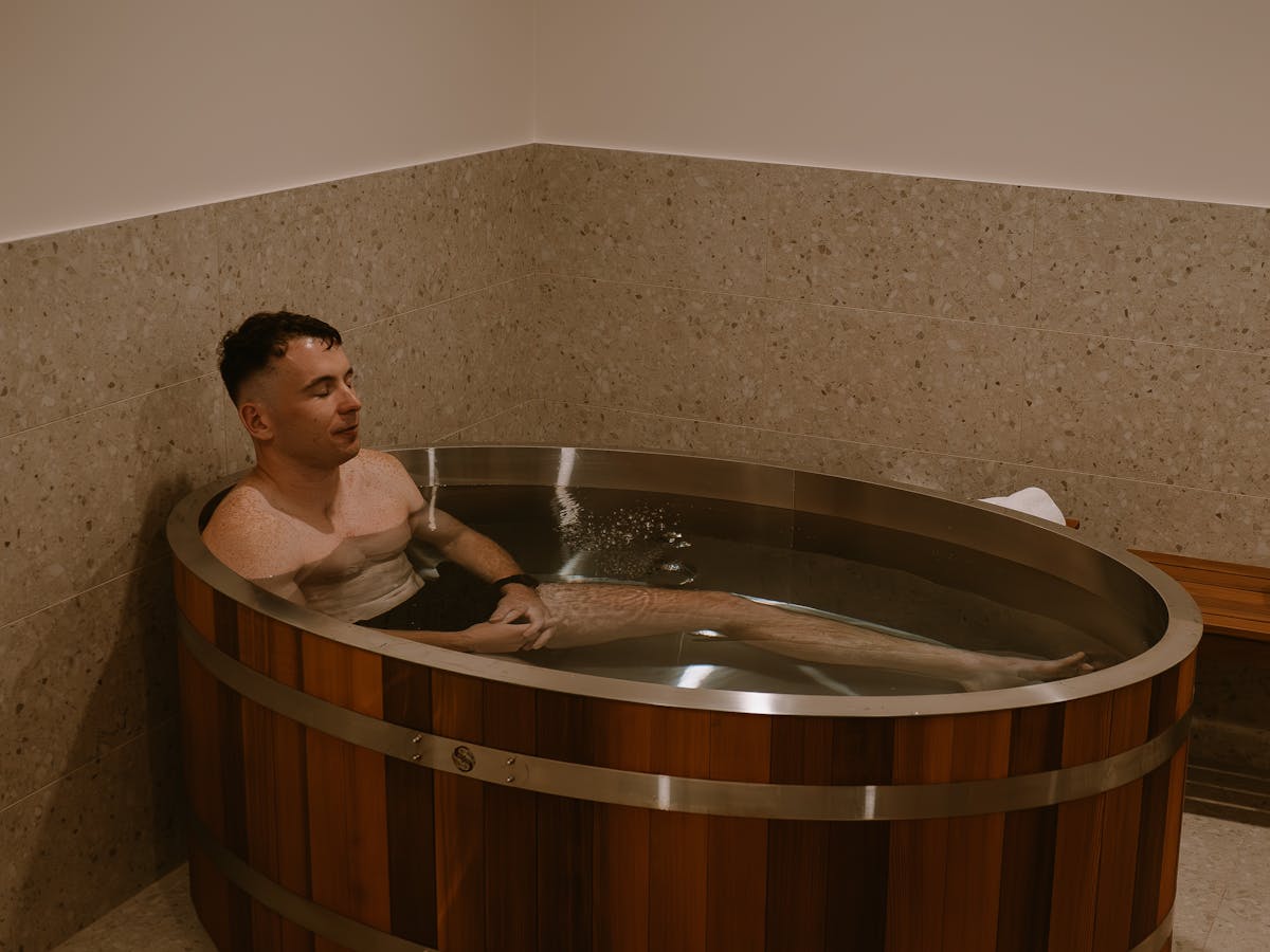Set at 10 degrees,  this invigorating & dynamic treatment is the perfect way to reset and recharge