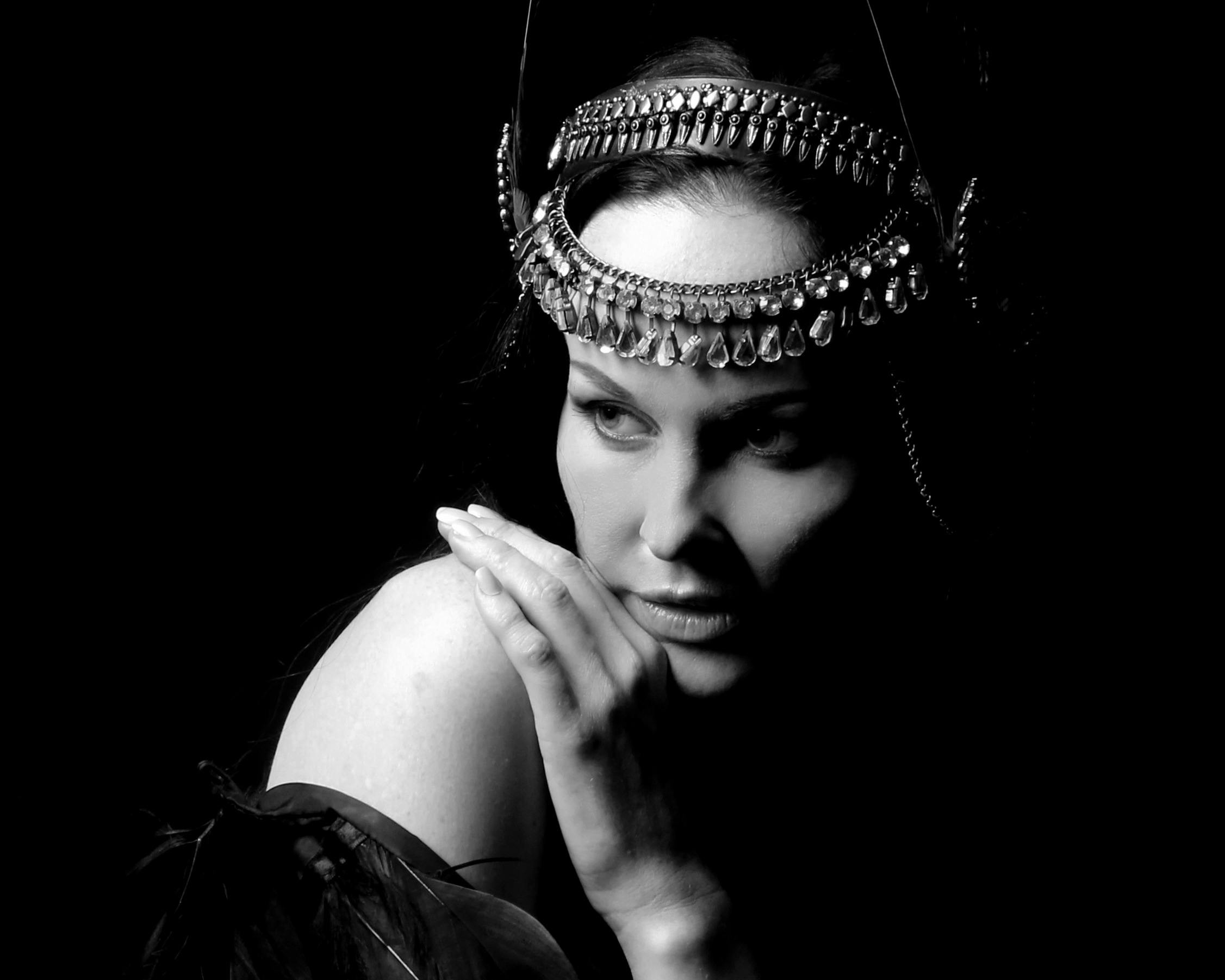 Gorgeous Sydney model Anna features in this exhibition