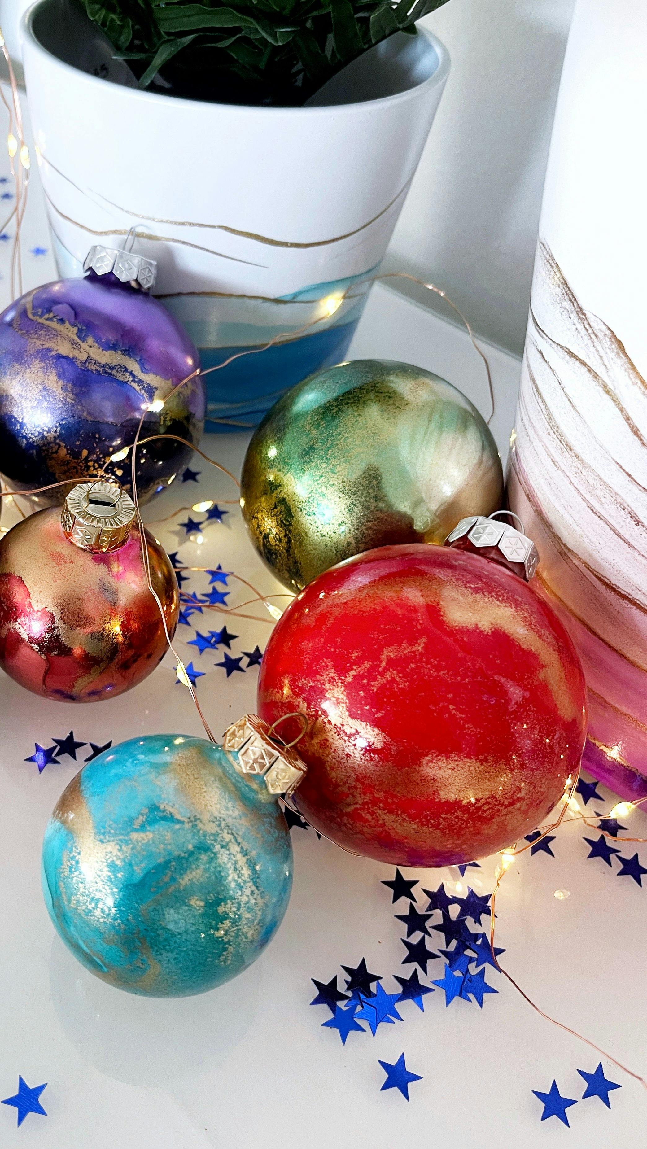 Inks on Christmas Baubles & Resin Christmas Tree Board Workshops