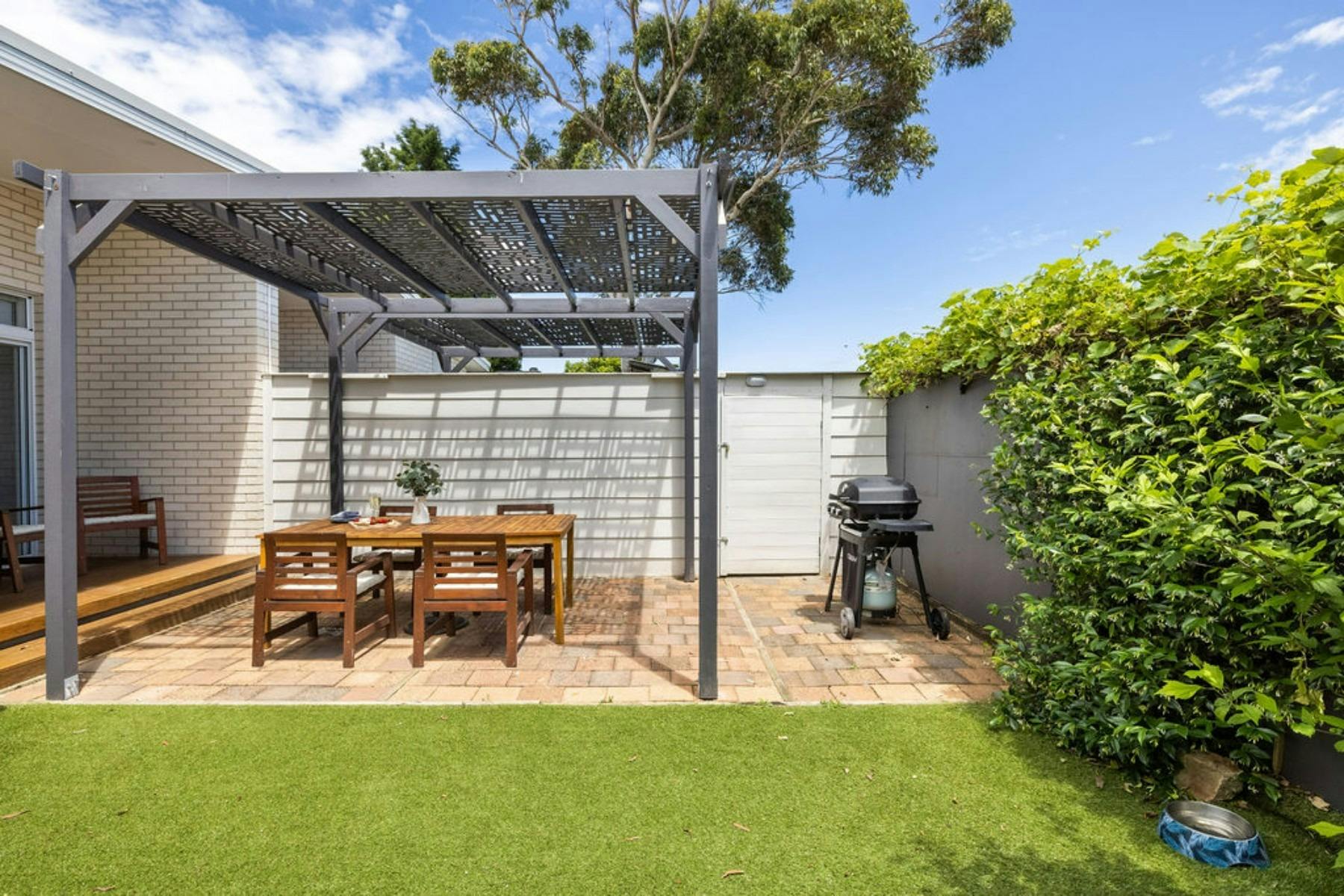 Fully enclosed outdoor dining area perfect for families, friends and fur-family too