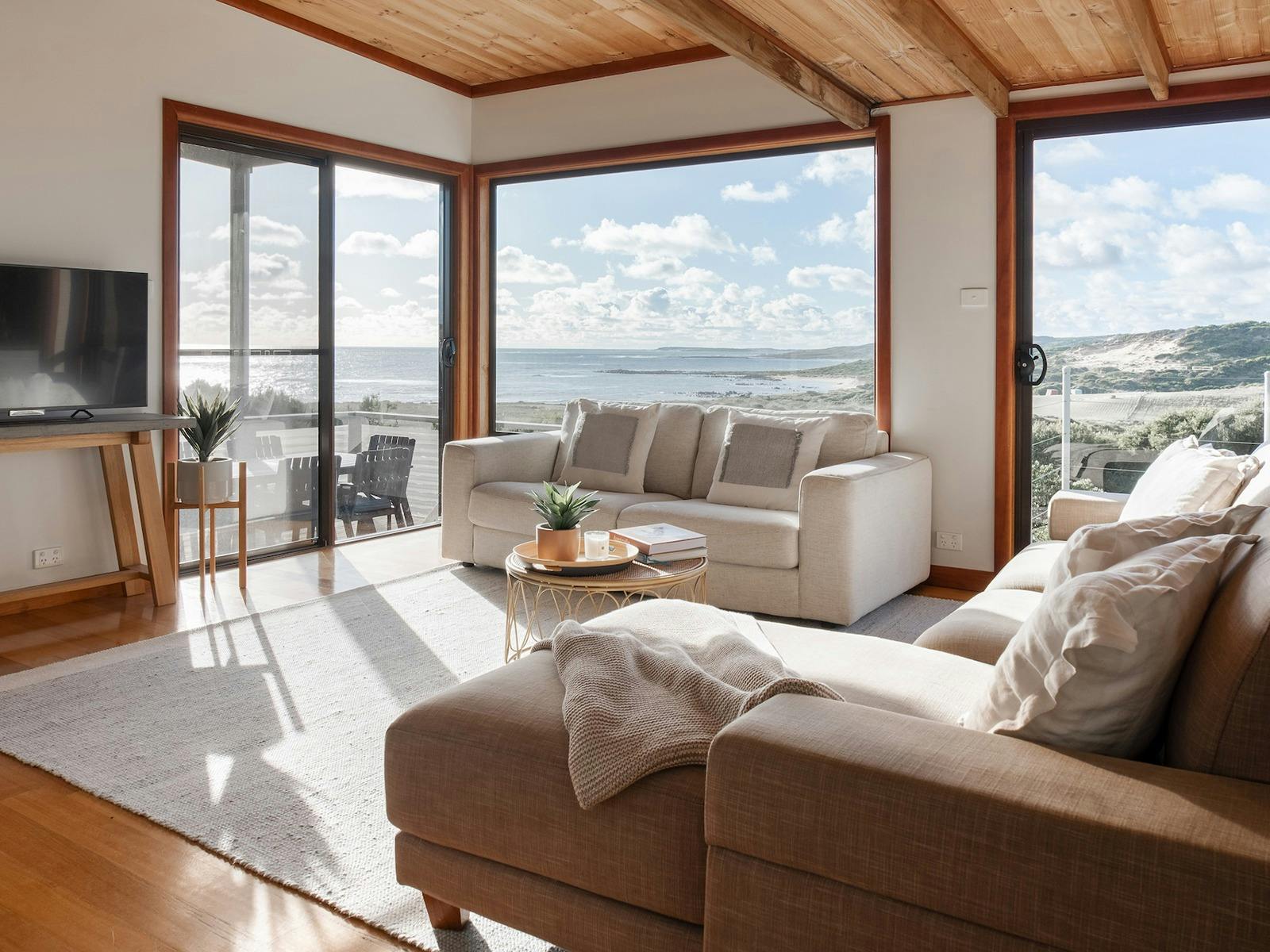 Chill out longer by the beach, King Island style image