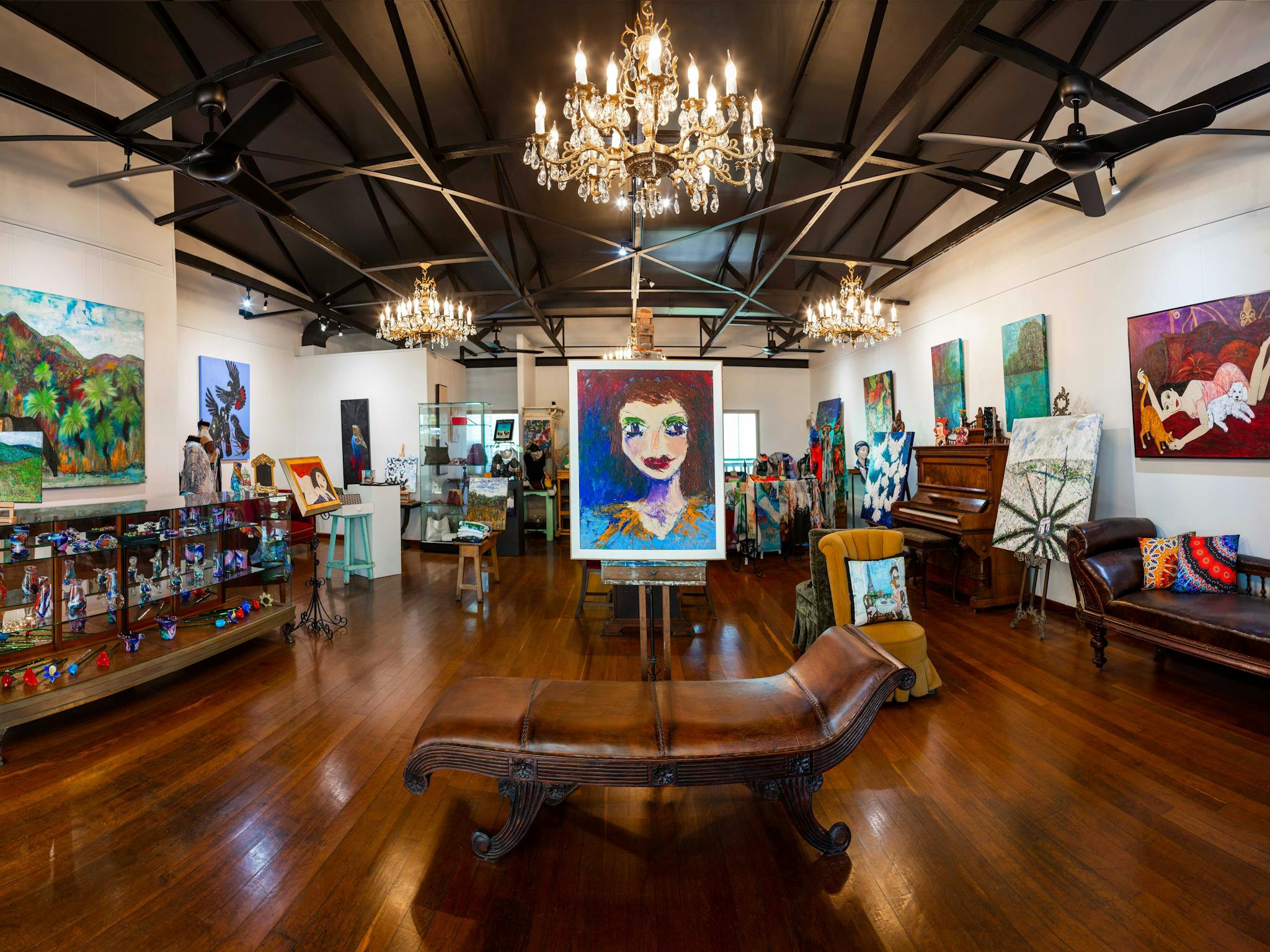 Discover Didi La Baÿsse - Art Studio & Art Gallery is inspired by “La Belle époque” Discover Didi La Baÿsse - Art Studio & Art Gallery is inspired by “La Belle époque”
