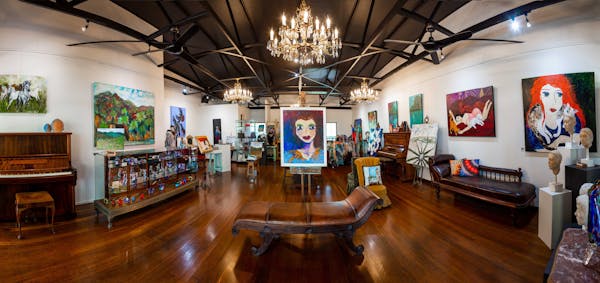 Discover Didi La Baÿsse - Art Studio & Art Gallery is inspired by “La Belle époque”