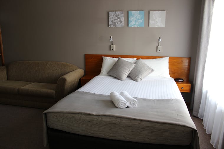 Deluxe Queen Room