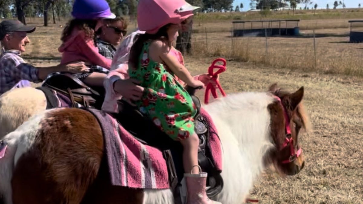 kids riding ponies