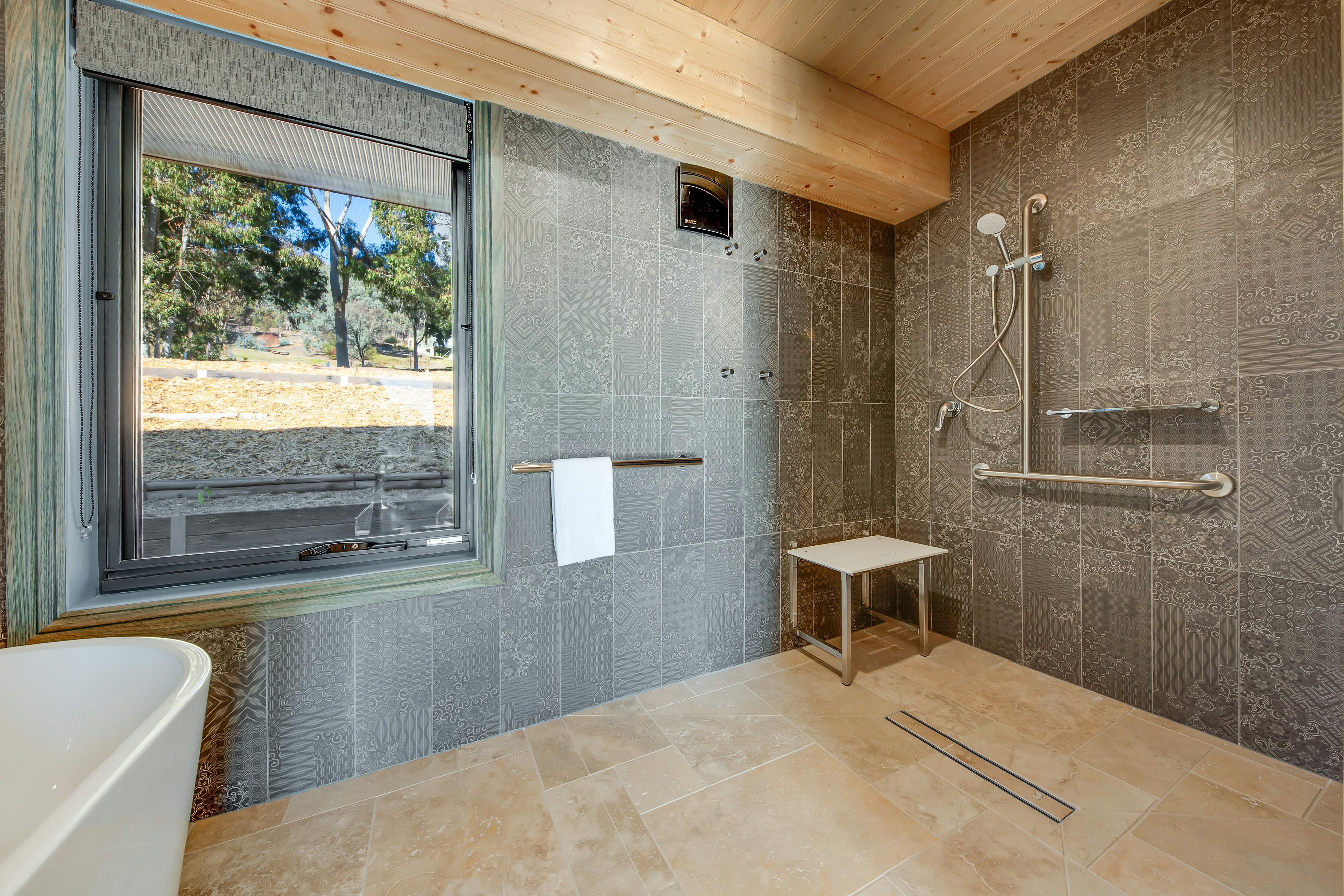 Snug 2 Roll in shower