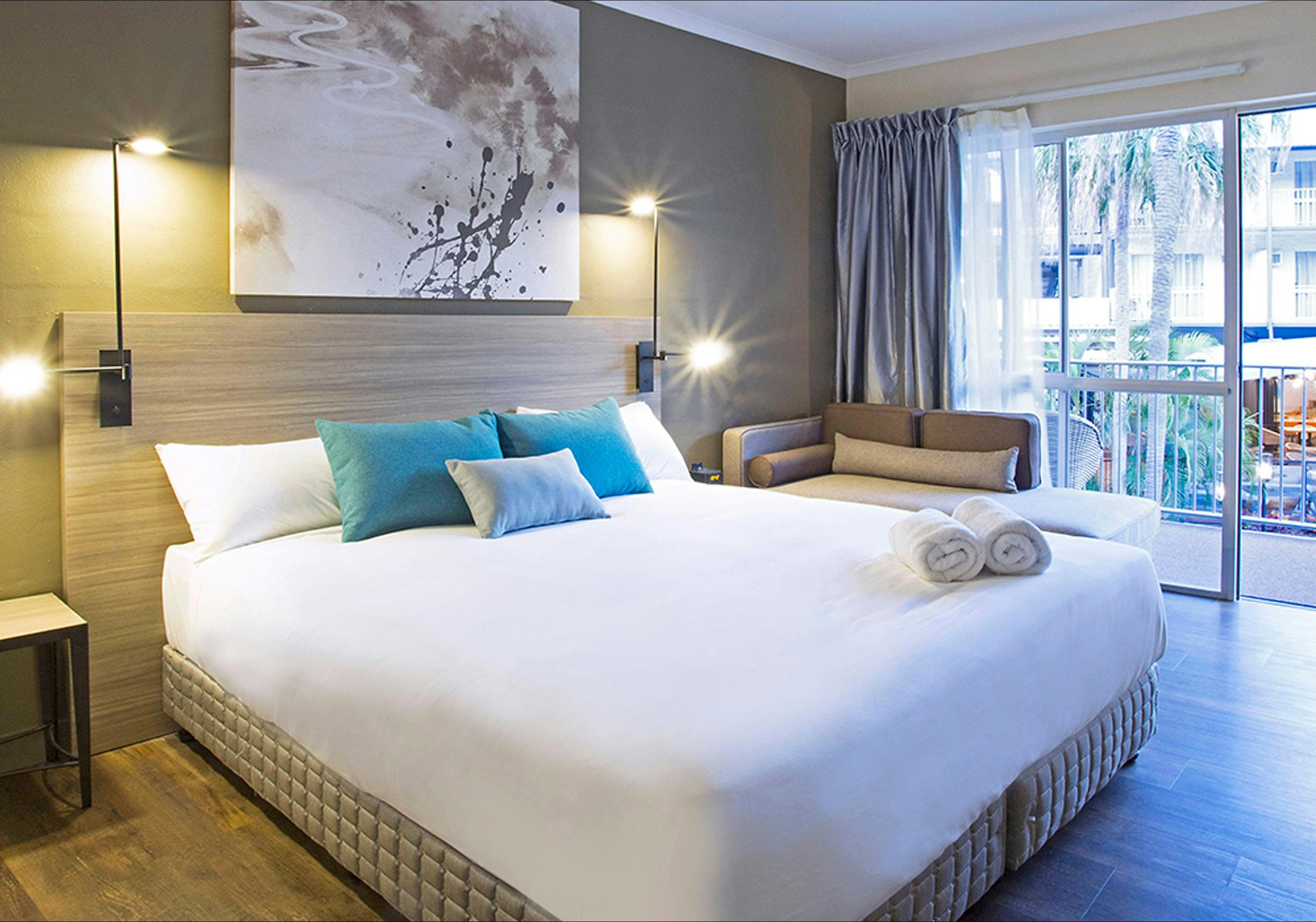 Pool Access Interconnecting Room