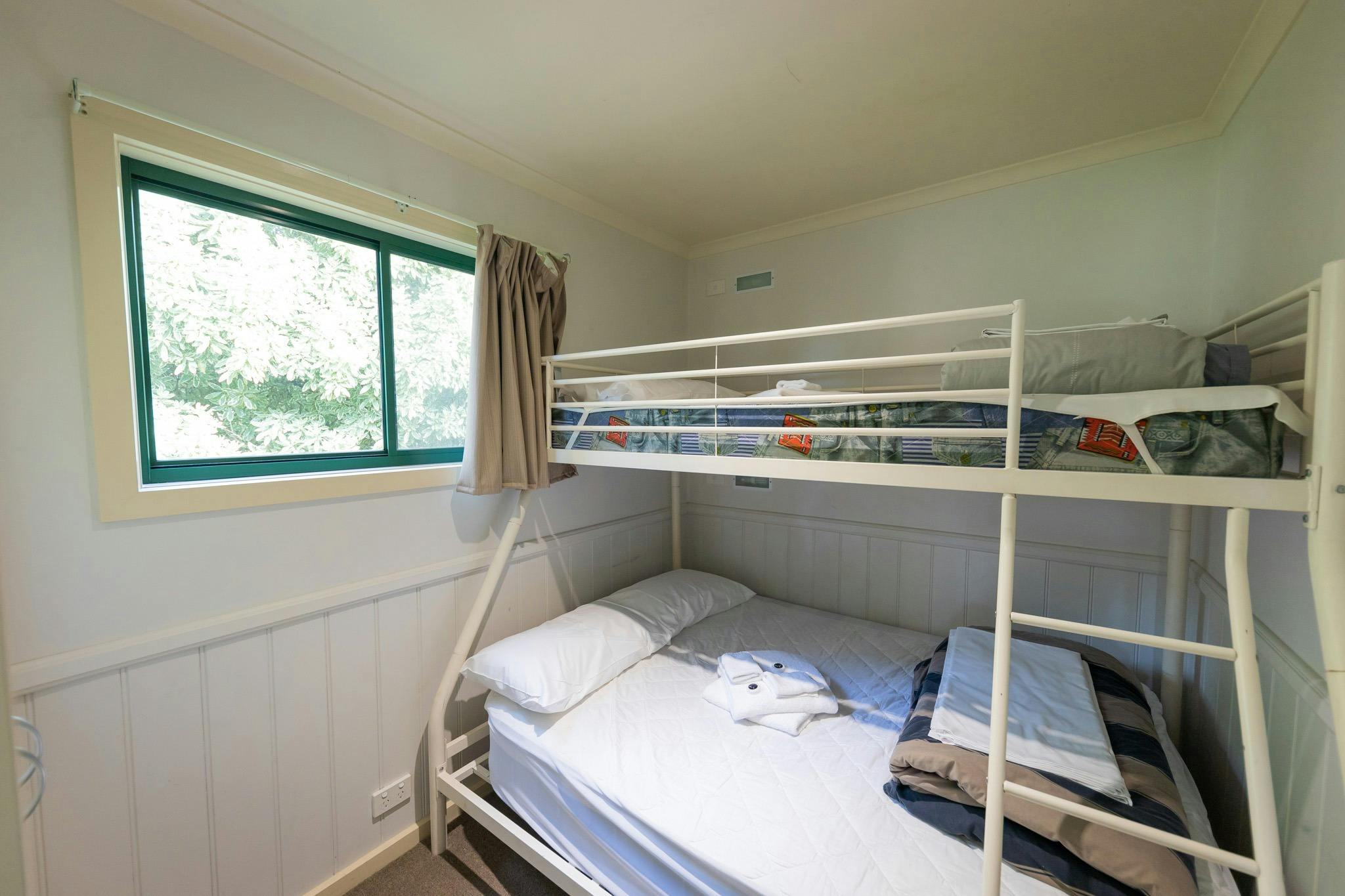 Eildon_Three bedroom cabin_Tri bunk