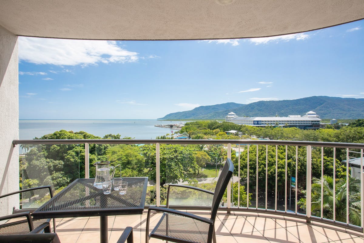 BreakFree Royal Harbour - 1 Bedroom Ocean Spa Apartment