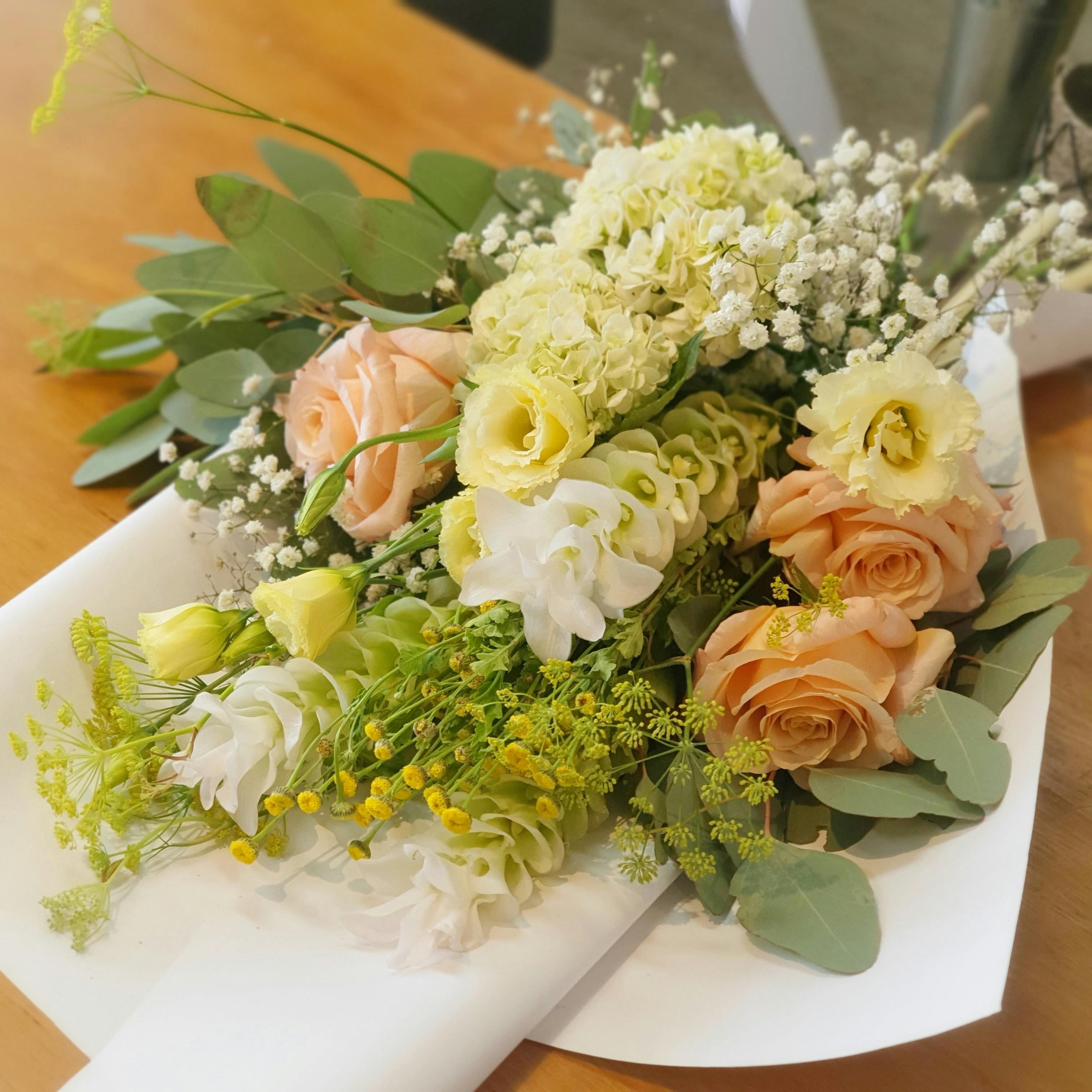 workshop, flower arrangement, vase, hand tied, fun