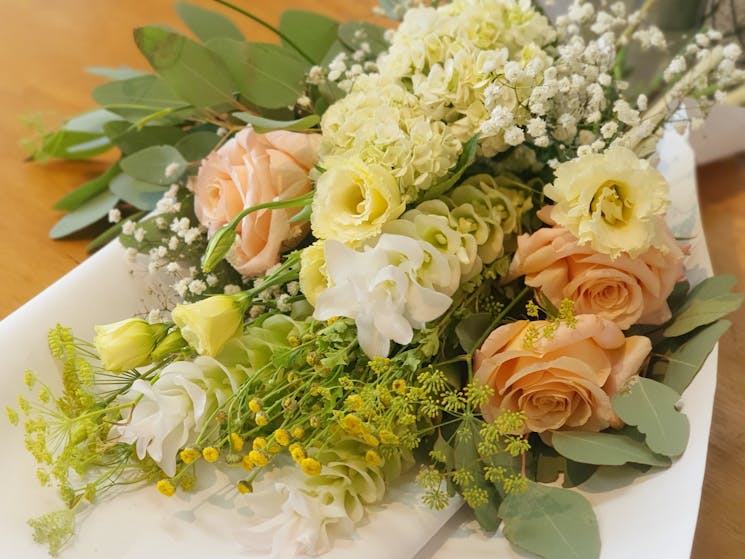 workshop, flower arrangement, vase, hand tied, fun