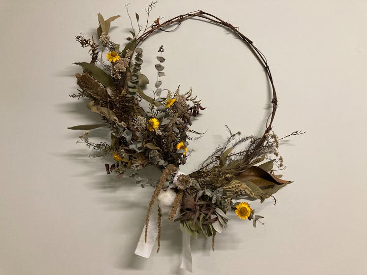 Bring along your family and friends and join our Dried Flower Workshops.  Make everlasting flowers.