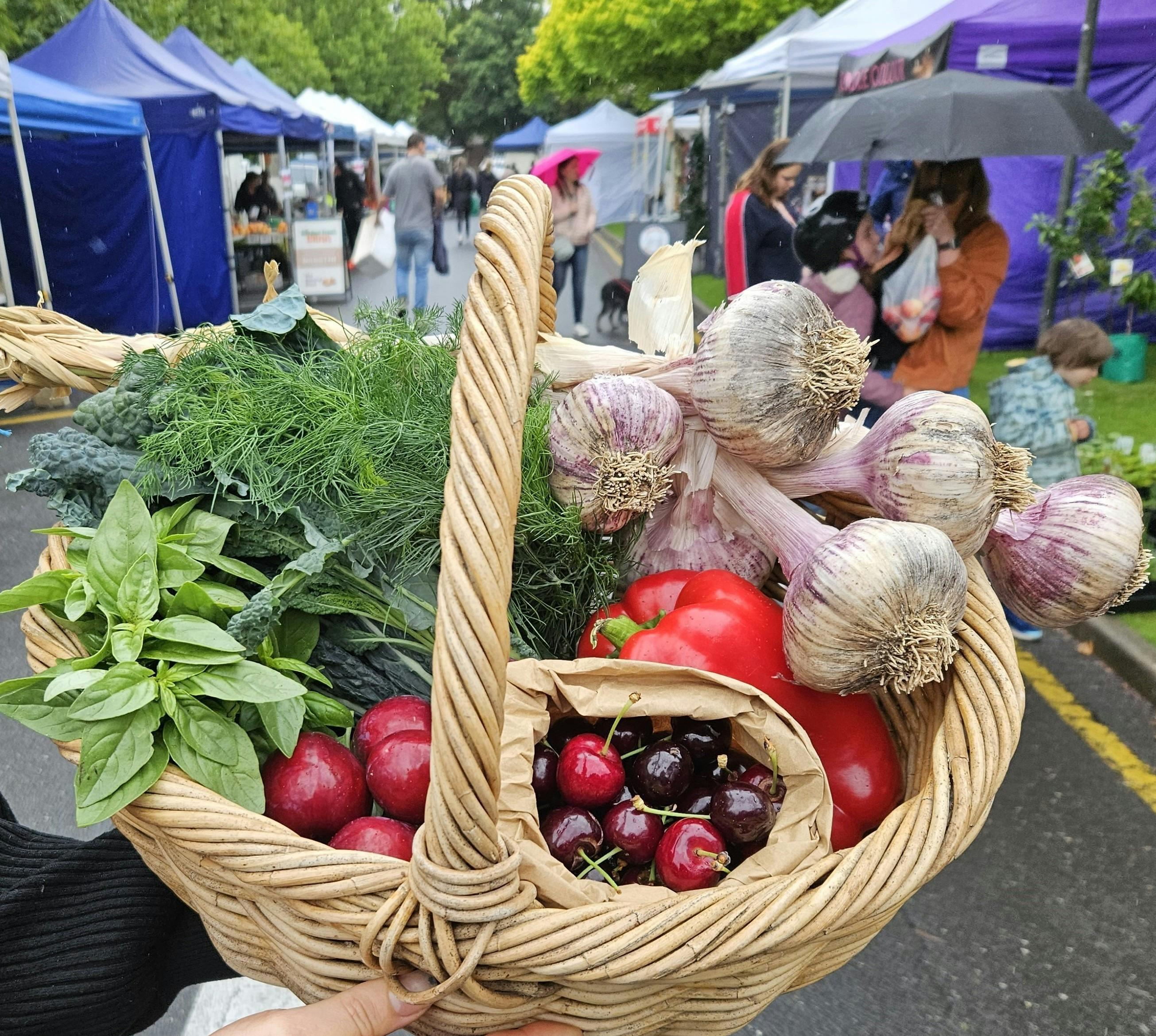 Adelaide Hills Farmers' Market-Gathered Round Market Event