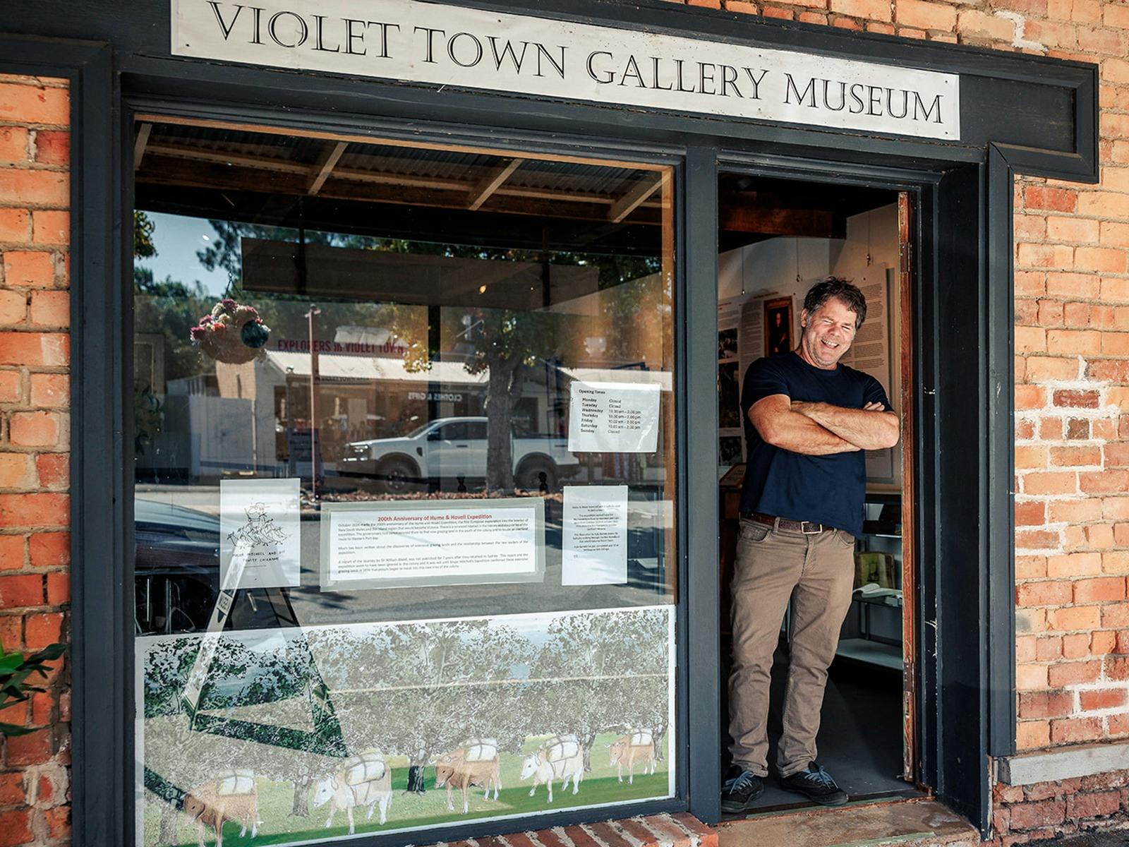 Violet Town, Bald Archy's Exhibition