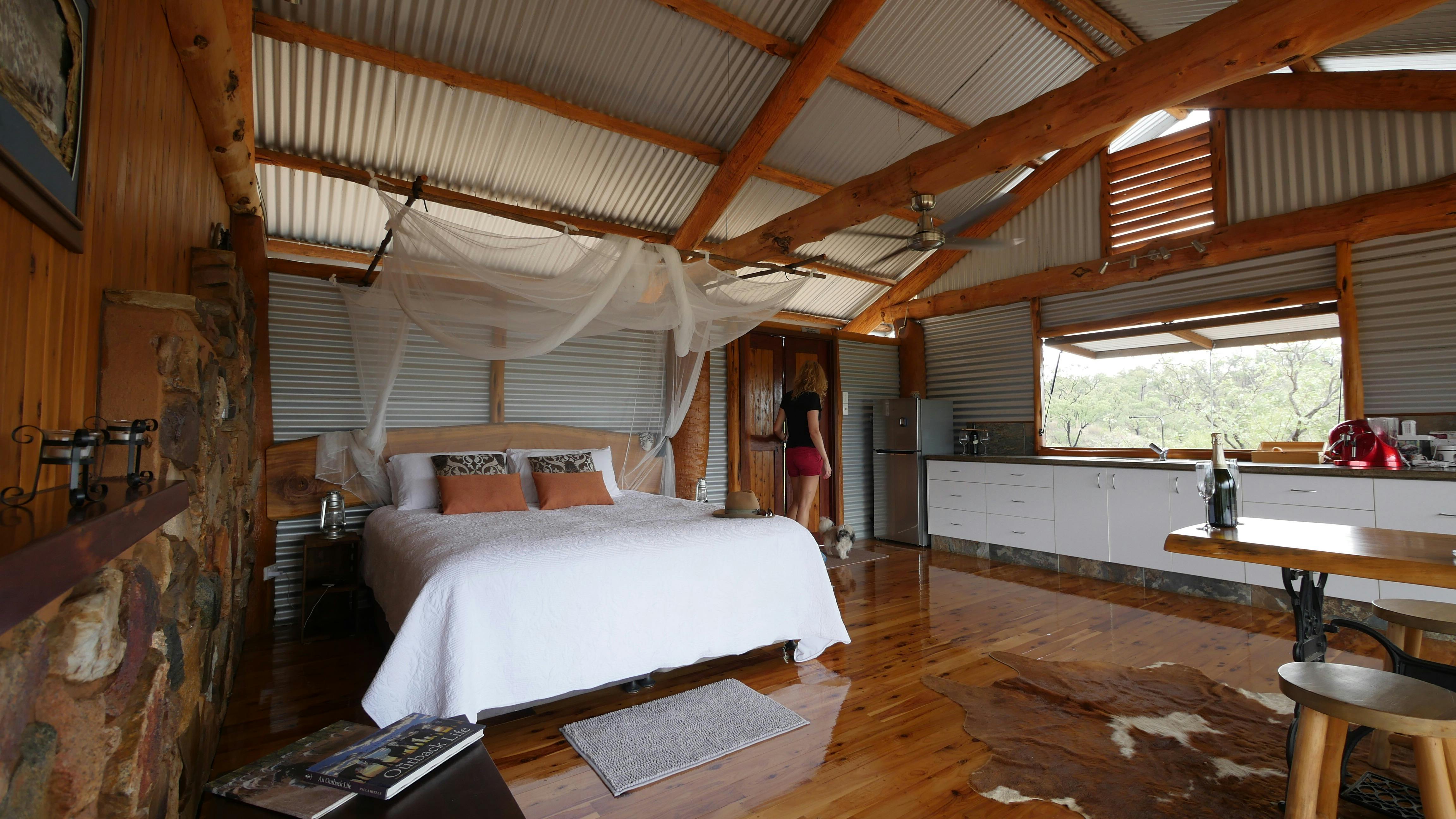 Gilberton Outback Retreat - 'The Hut' bedroom and kitchen