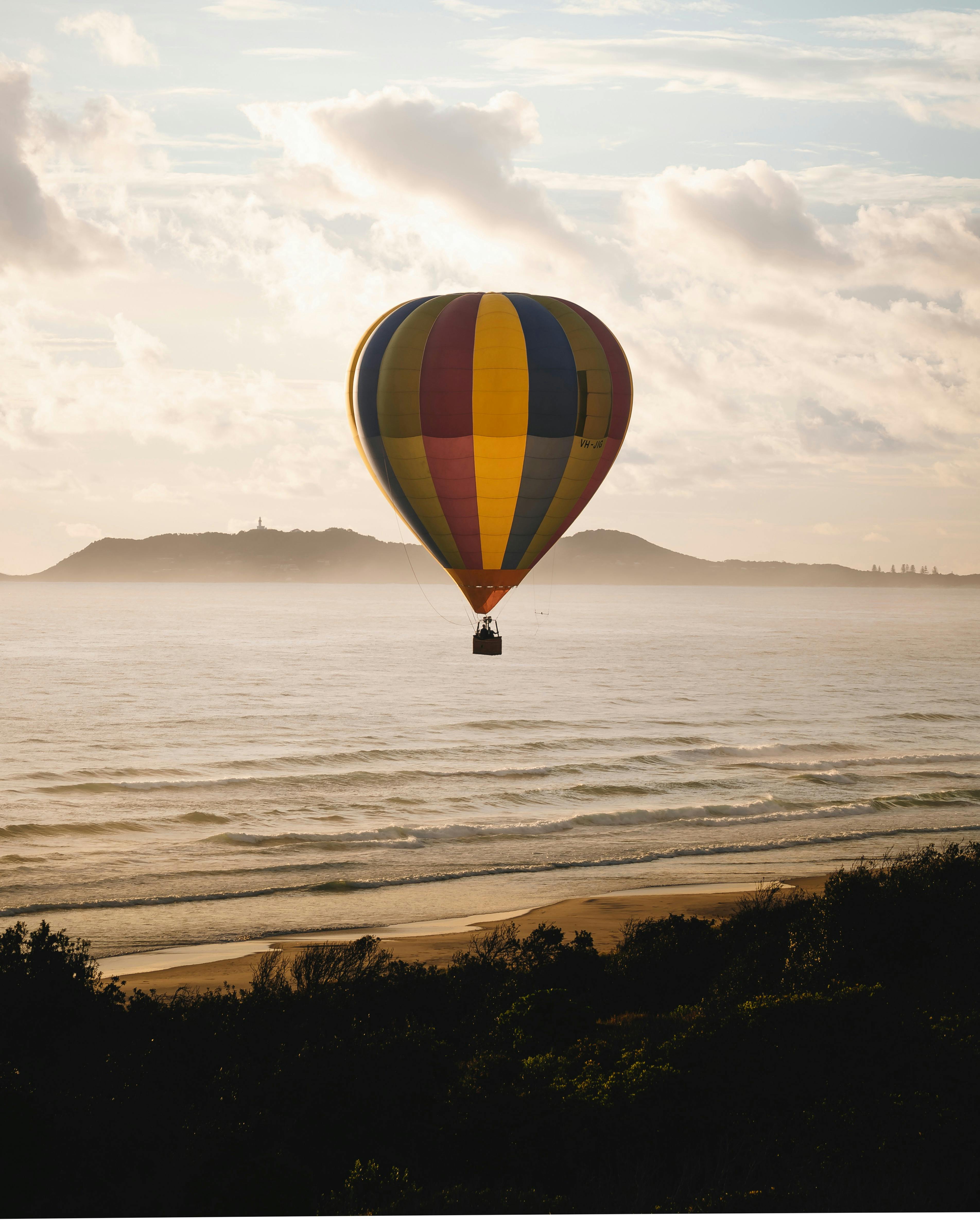 Balloon flight over the beach at Byron Bay