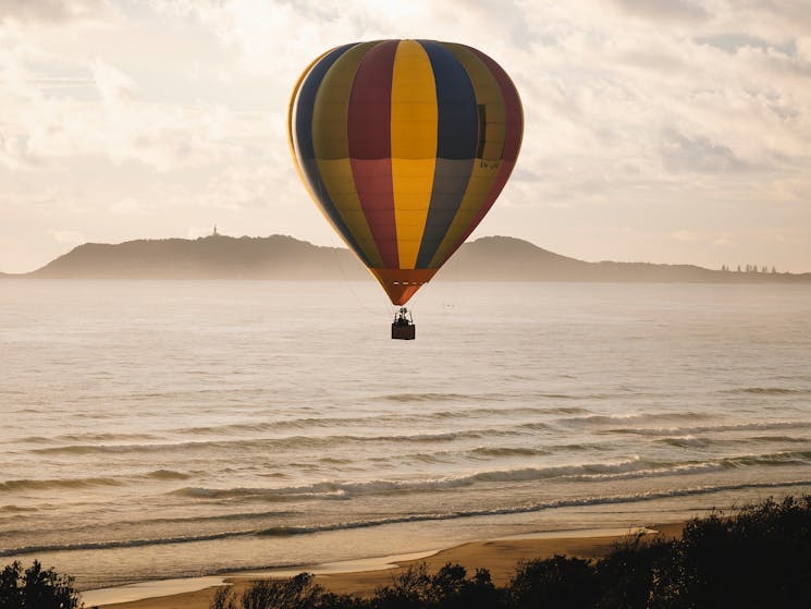 Balloon flight over the beach at Byron Bay