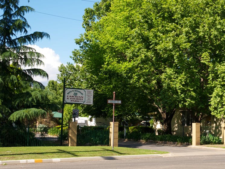 Mudgee Riverside Caravan Park - Entrance