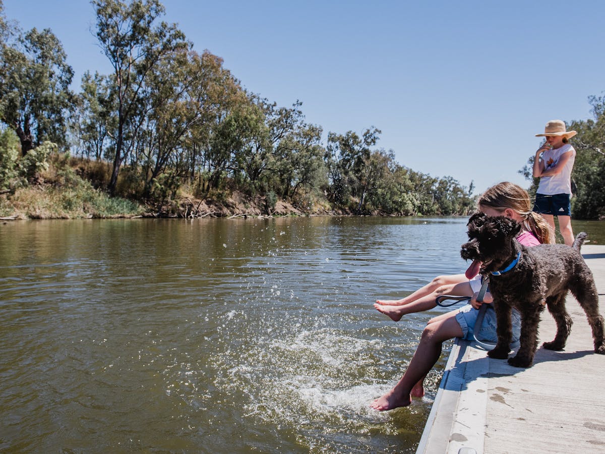 Kids splashing their feet into the river