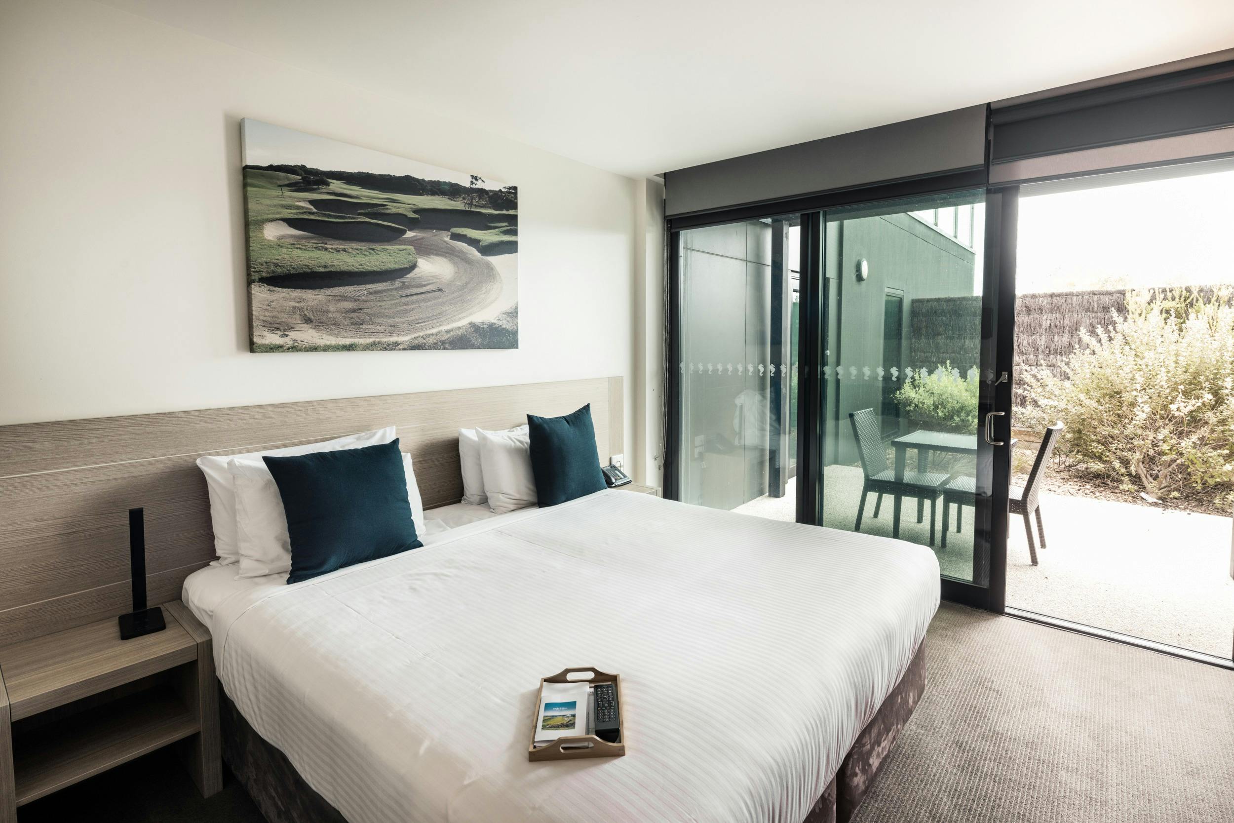 Standard Room, King or Twin, Shared Balcony