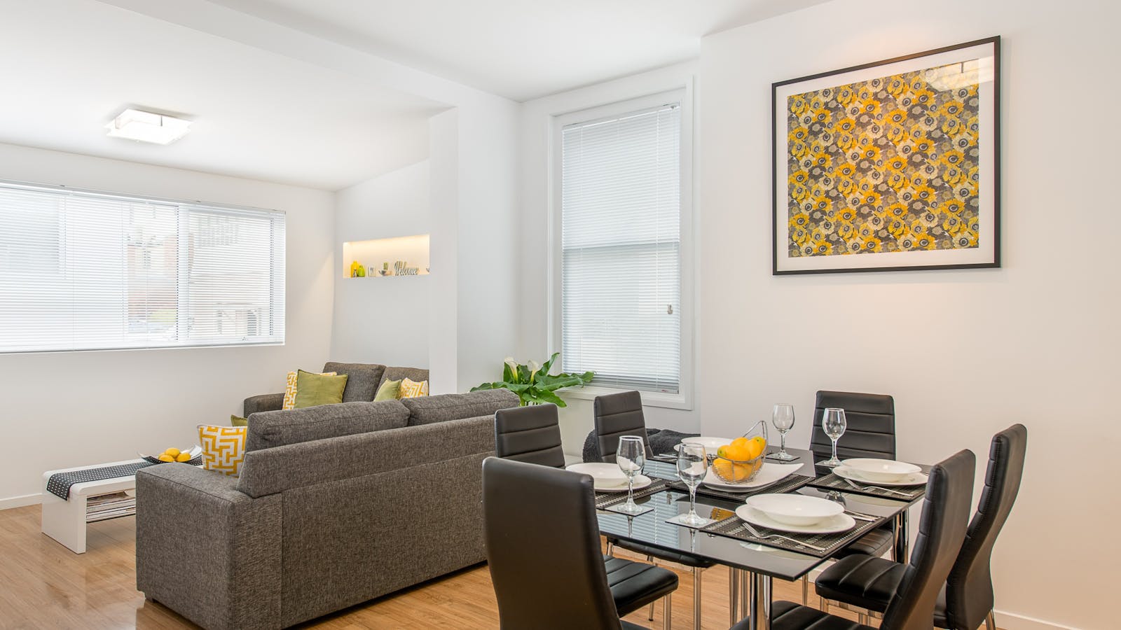 Apartment 1 lWellington ounge dining