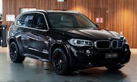 Jewel Transfers cairns airport transfers to port douglas in chauffeured limo