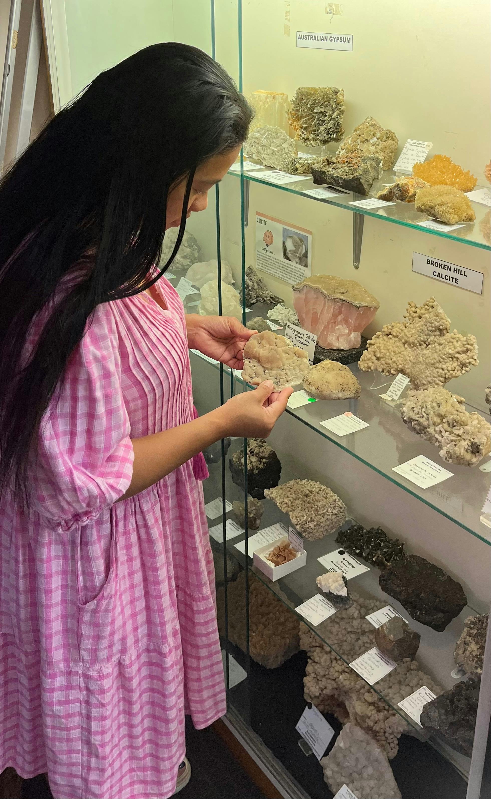 Large range of minerals that change colour under uv light