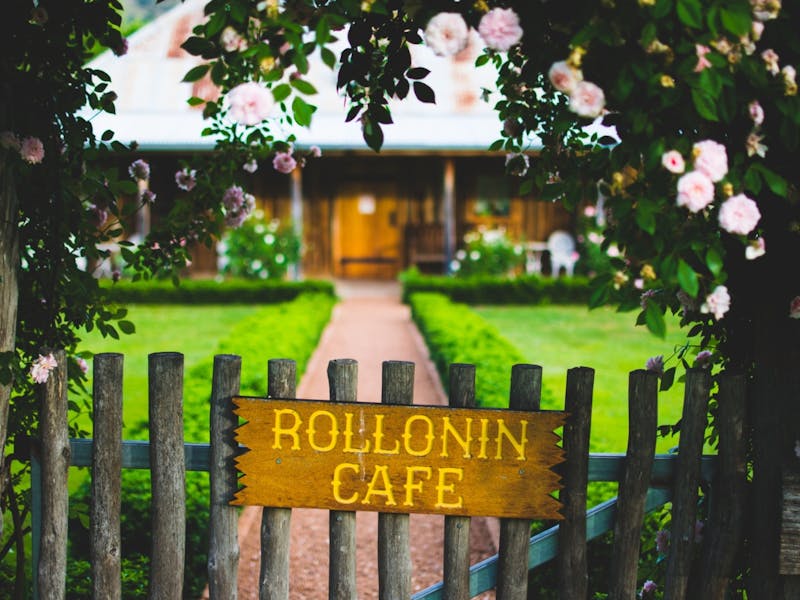 Rollonin Cafe