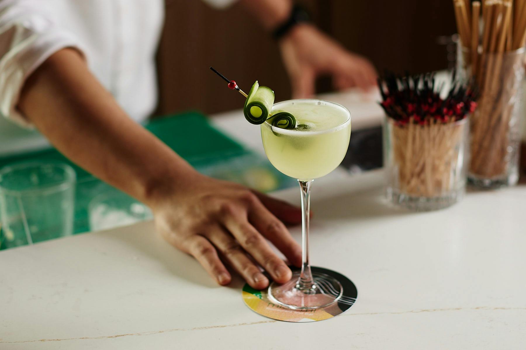 Serving cocktail