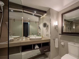 King Guest Room bathroom at Hilton Hotel