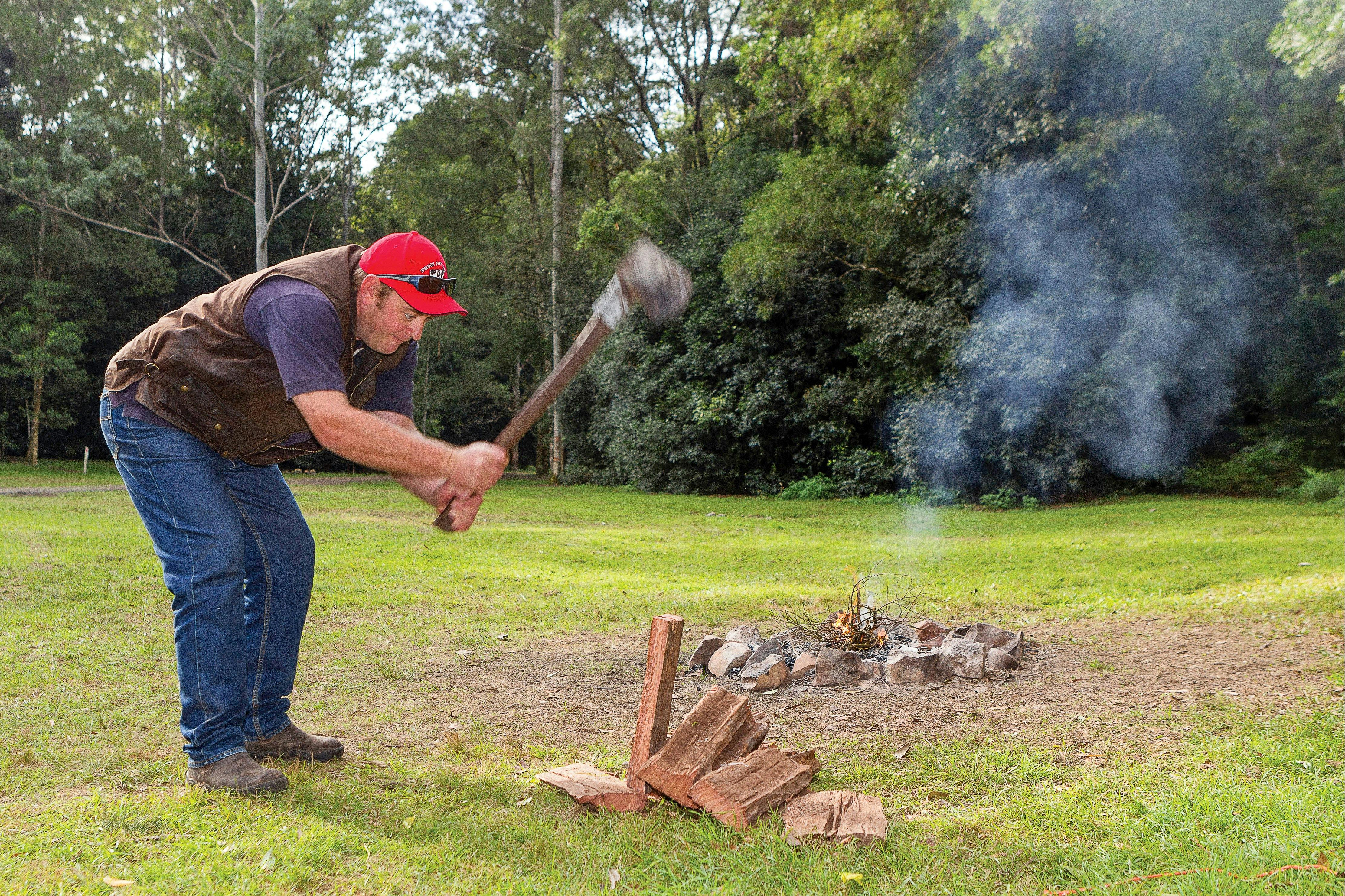 치체스터 주립 산림에서 모닥불 만들기 - Telegherry River